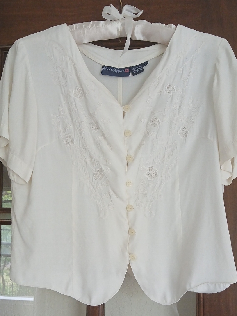 Nikki Saggaro 100% Rayon from India  Cream-White Embroidered Blouse